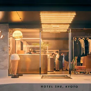 She, Hotel